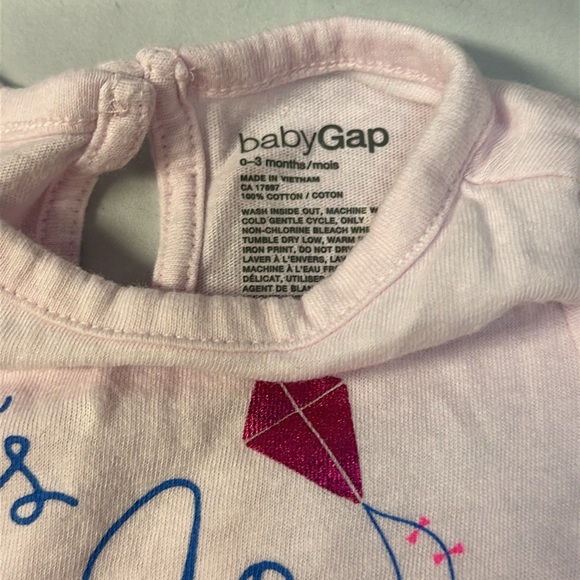GAP - 2 piece newborn baby outfit/set. Size 0-3 months - Picture 2 of 5